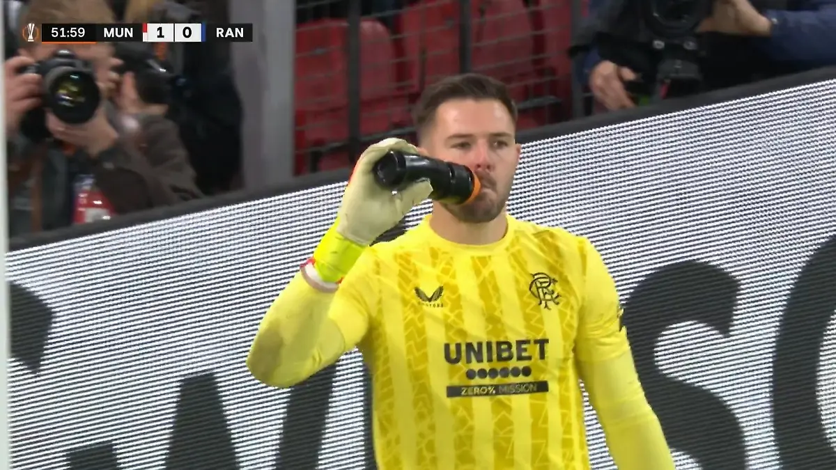 Eigentor! Rangers-Keeper faustet sich Ball selbst ins Tor Europa League bei RTL