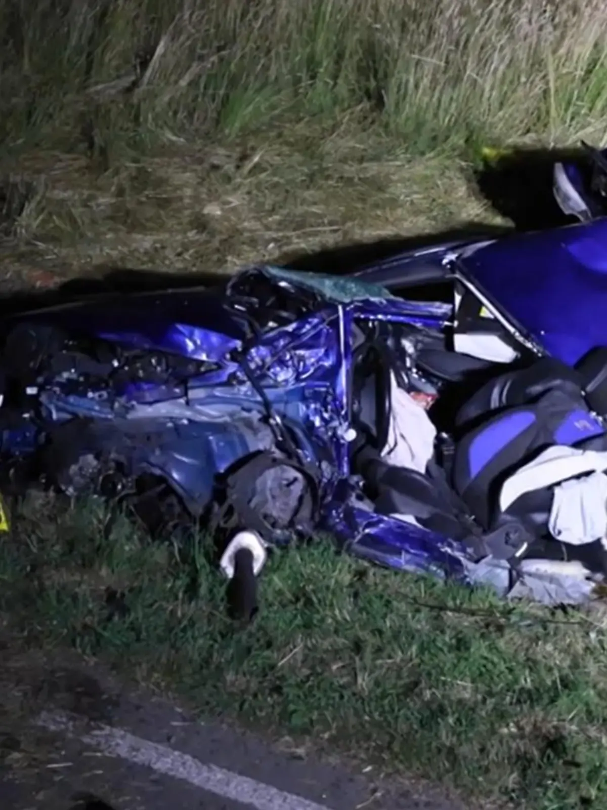 Der Ford wurde bei dem tödlichen Unfall in Sachsen völlig zerstört.