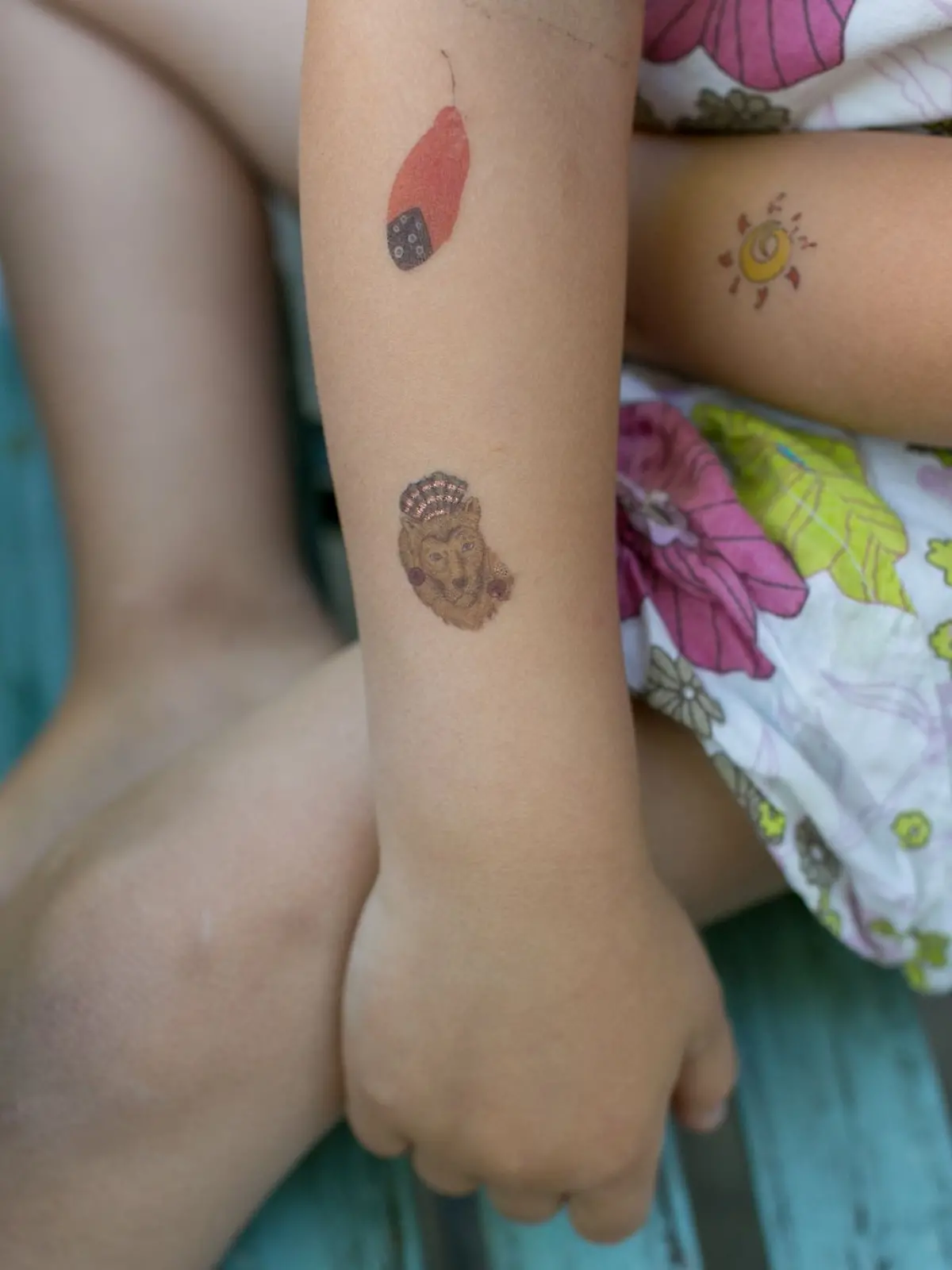 Bild zu: "Öko-Test-Note sechs! Fast alle Kindertattoos fallen durch"
