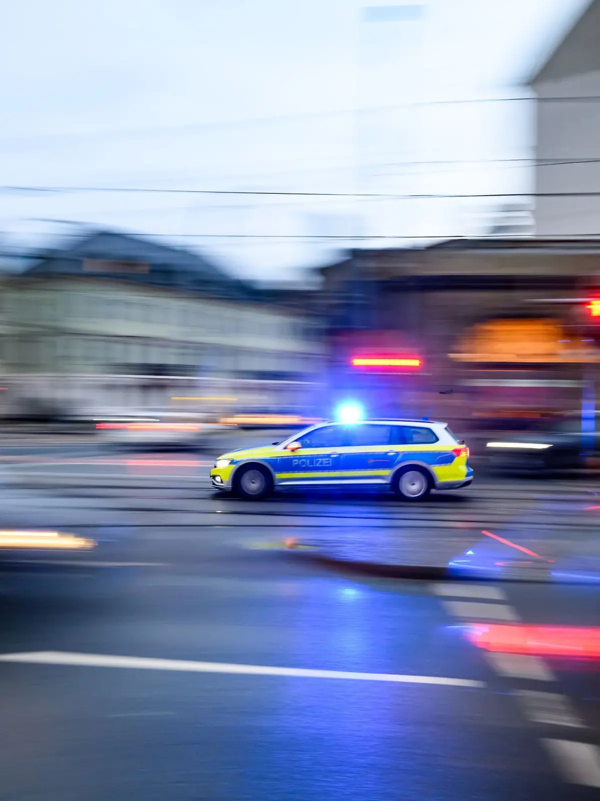 Bild zu: "Fahrerflucht! Auto-Mörder lässt sterbende Frau zurück"