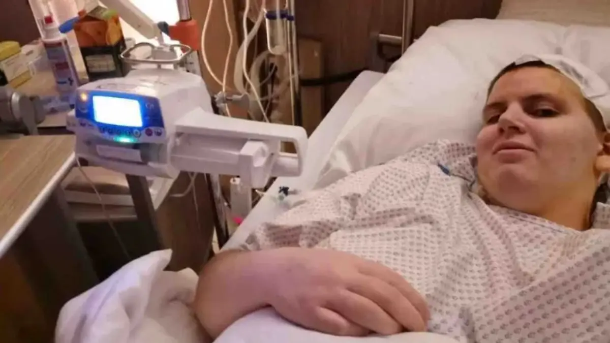 Firdes Polat (25) aus Gelsenkirchen musste sich schon 47 Mal unters Messer legen. 
