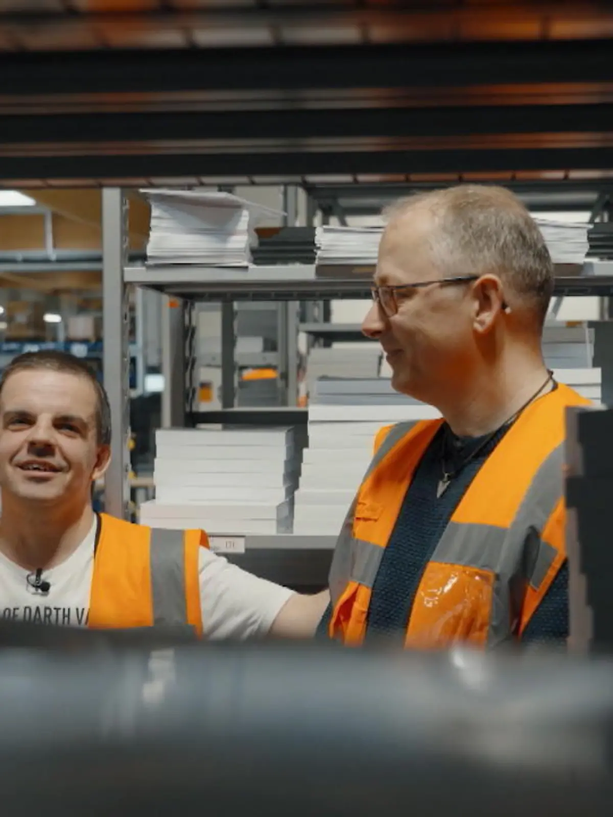 Wenn ich auf meinen Berufsberater gehört hätte, würde ich heute für 1,50 Euro die Stunde in einer Werkstatt arbeiten'', das sagt Raul Krauthausen. Zum Glück hat er nicht darauf gehört. Denn heute ist er Buchautor, Moderator und vor allem Aktivist. Er setzt sich unter anderem dafür ein, dass auch Menschen mit Behinderung den Weg auf den ersten Arbeitsmarkt finden. Genau wie Stefan Schlehahn. Er arbeitet heute bei einer großen Gabelstablerfirma. Zwei Beispiele, die Schule machen sollten.