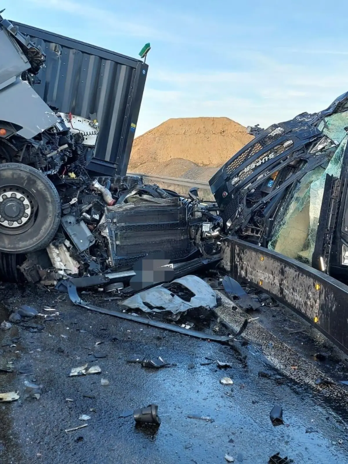 Schwerer LKW-Unfall auf der A5