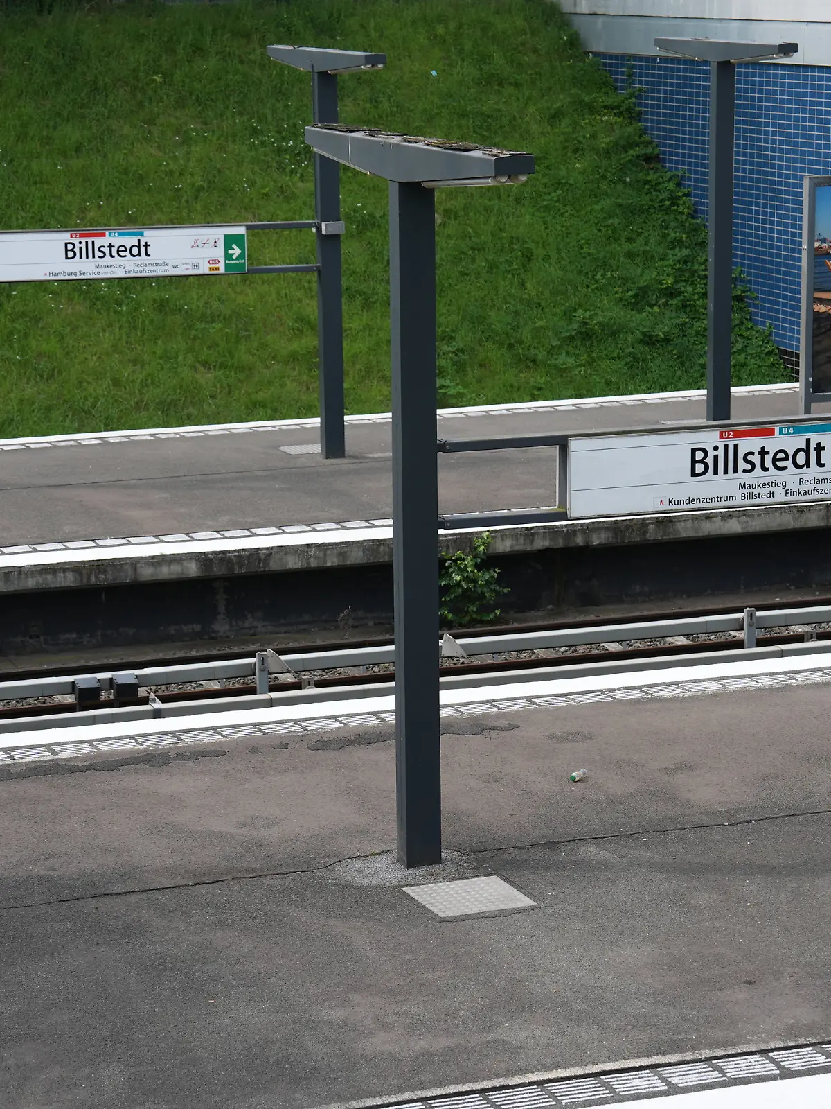 Bild zu: "Mann wird von U-Bahn überrollt und stirbt"