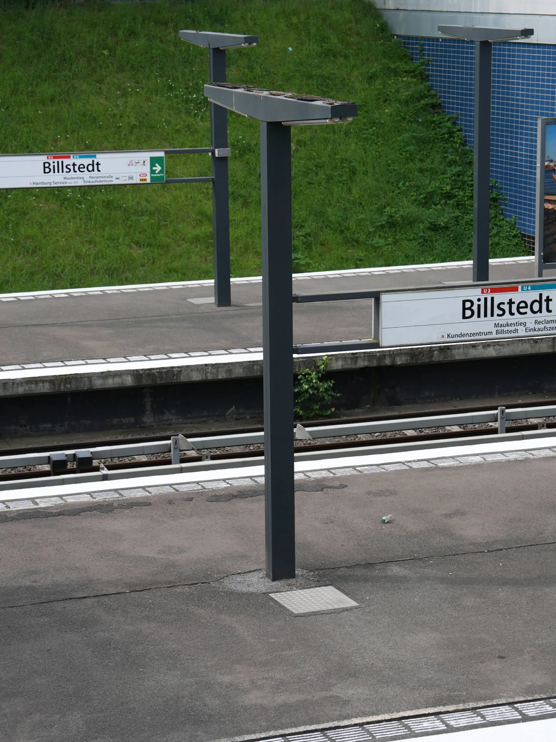 Bild zu: "Mann wird von U-Bahn überrollt und stirbt"