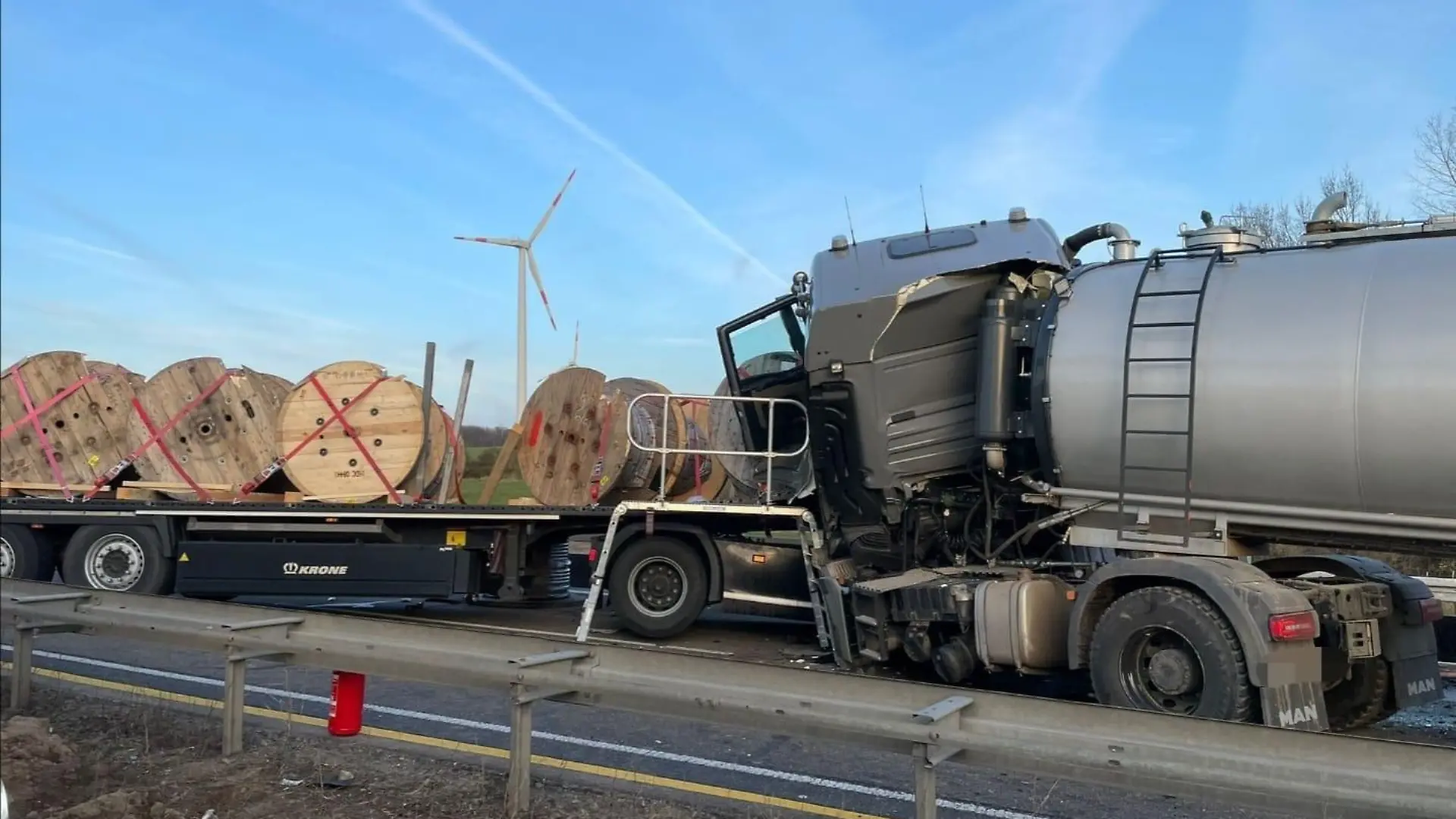 Schwerer LKW-Unfall auf der A5