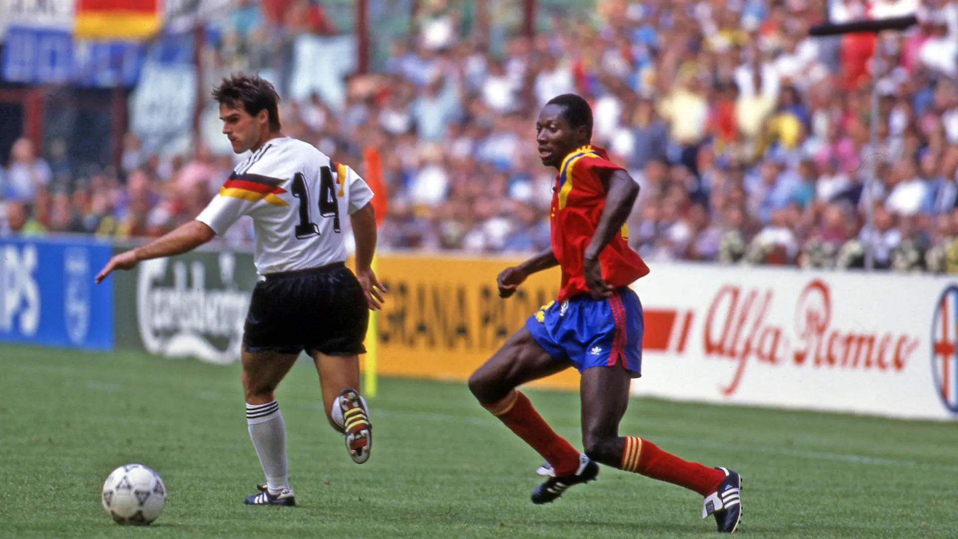 Italien, Mailand, 19.06.1990, Fussball, FIFA WM 1990 in Italien, Vorrunde 3. Spieltag, DFB Deutschland -Kolumbien (1:1): v.l. Thomas Berthold (Deutschland), Freddy Rincon (Kolumbien). Foto: Herbert Rudel