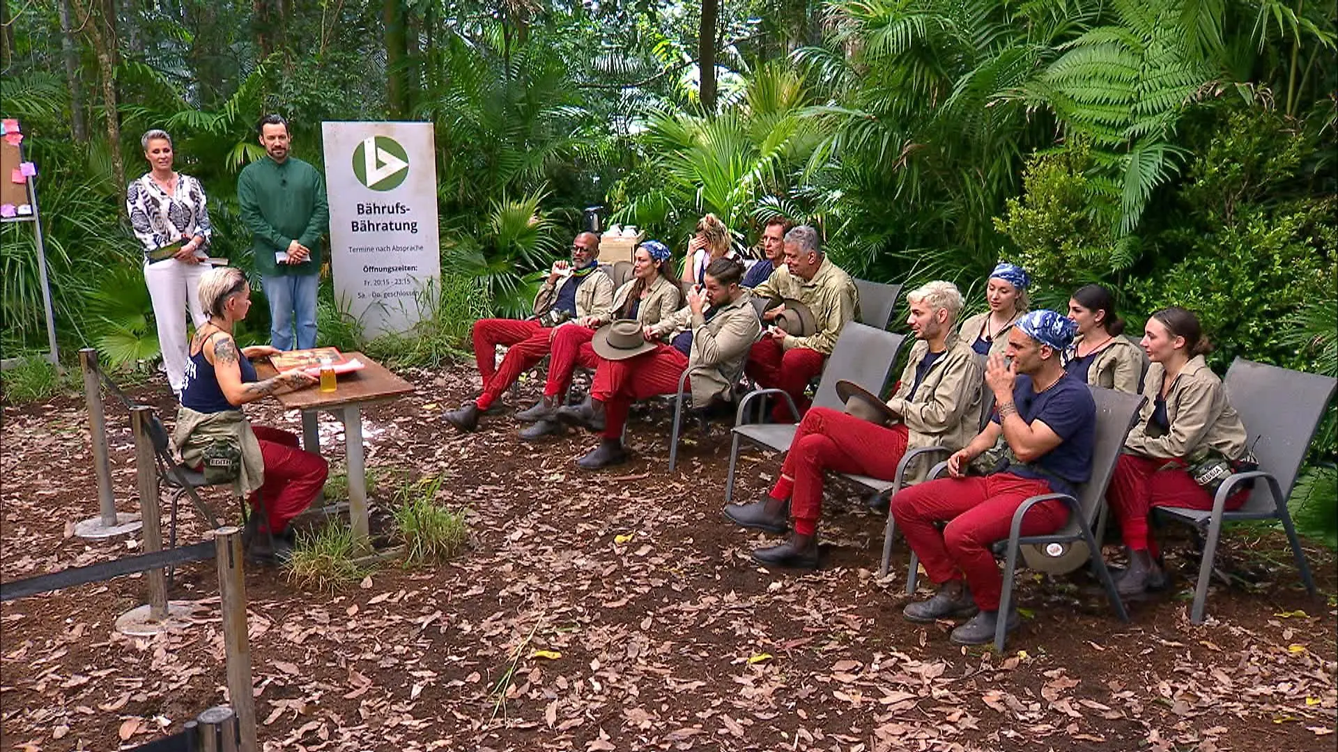 Die erste Dschungelprüfung: „Bährufs-Bähratung”.
+++ Die Verwendung des sendungsbezogenen Materials ist nur mit dem Hinweis und Verlinkung auf RTL+ gestattet. +++