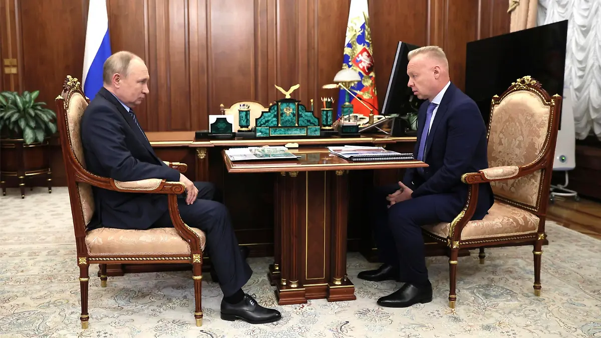 January 15, 2022, Moscow, Moscow, Russia: Russian President Vladimir Putin holds a face-to-face meeting with CEO of JSC United Chemical Company Uralchem Dmitry Mazepin, right, at the his Kremlin office, January 13, 2022 in Moscow, Russia. Moscow Russia - ZUMAp138 20220115_zaa_p138_001 Copyright: xAlexeixNikolsky/KremlinxPoolx