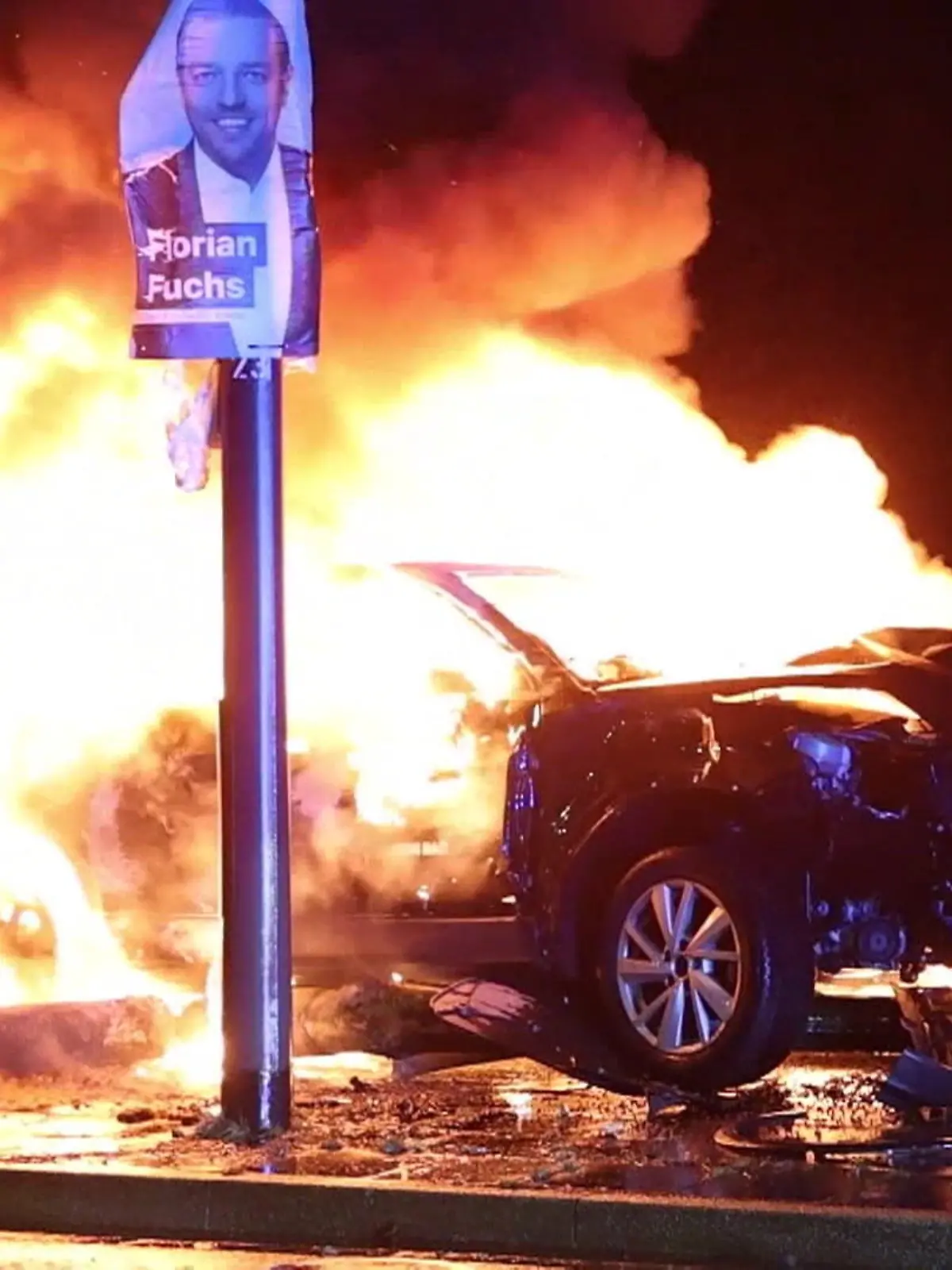 Eine Verfolgungsjagd in Essen endet in einem Flammenmeer.