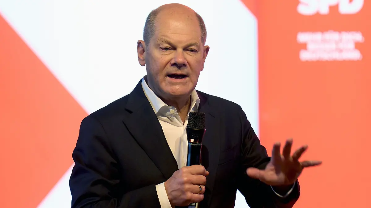 Bundeskanzler Scholz (SPD) zweifelt, was man CDU-Chef Merz noch glauben kann.
