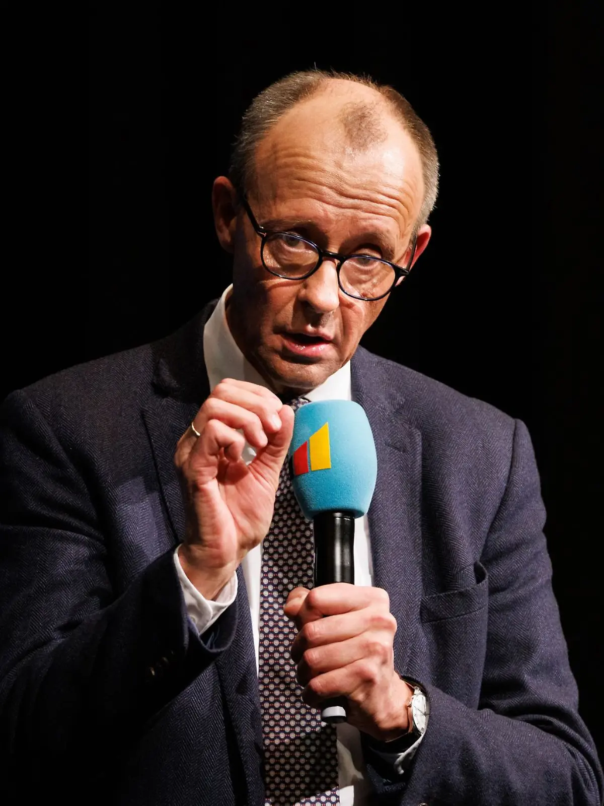 CDU-Chef Friedrich Merz macht nach dem Attentat von Aschaffenburg Druck. Der Kanzlerkandidat der Union fordert eine radikale Wende in der Asyl- und Migrationspolitik.