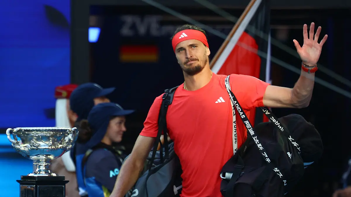 Alexander Zverev betritt die Arena in Melbourne. Krönt der Deutsche im Finale der Autralian Open heute seine Karriere?