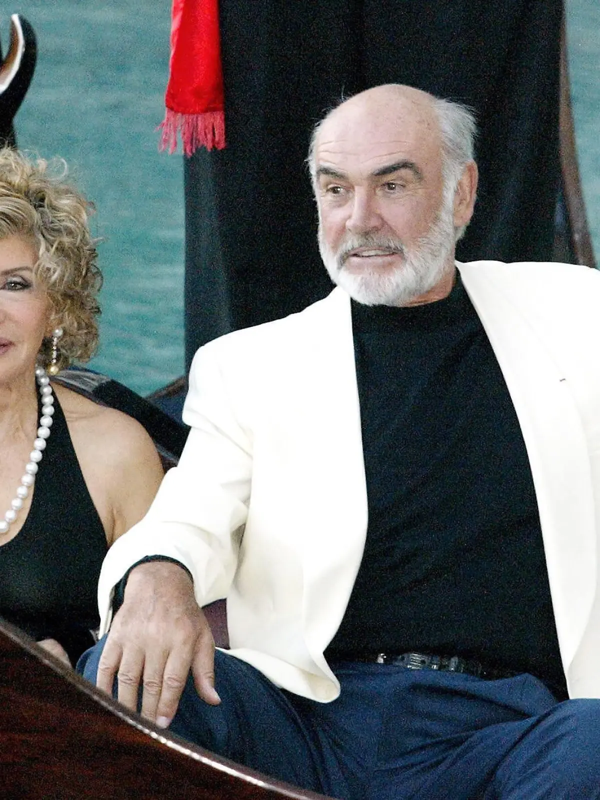  Schauspieler Sean Connery GBR mit Ehefrau Micheline Roquebrune FRA/Malerin anlässlich der Premiere von - Die Liga der außergewöhnlichen Gentlemen - in Las Vegas - PUBLICATIONxINxGERxSUIxAUTxHUNxONLY - lvp2003063008