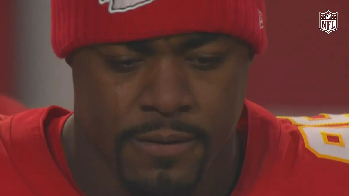 Emotionen pur bei Nationalhymne - Superstar laufen Tränen Kampf um Super-Bowl-Ticket