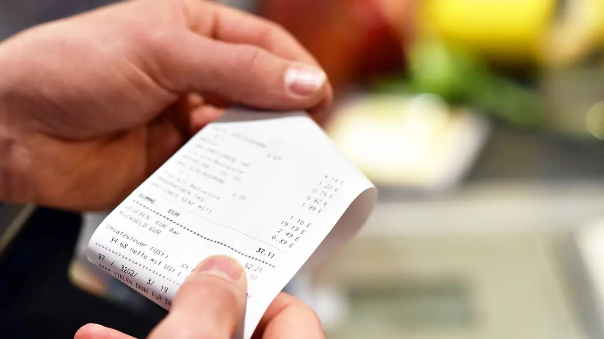 receipt after payment in the supermarket