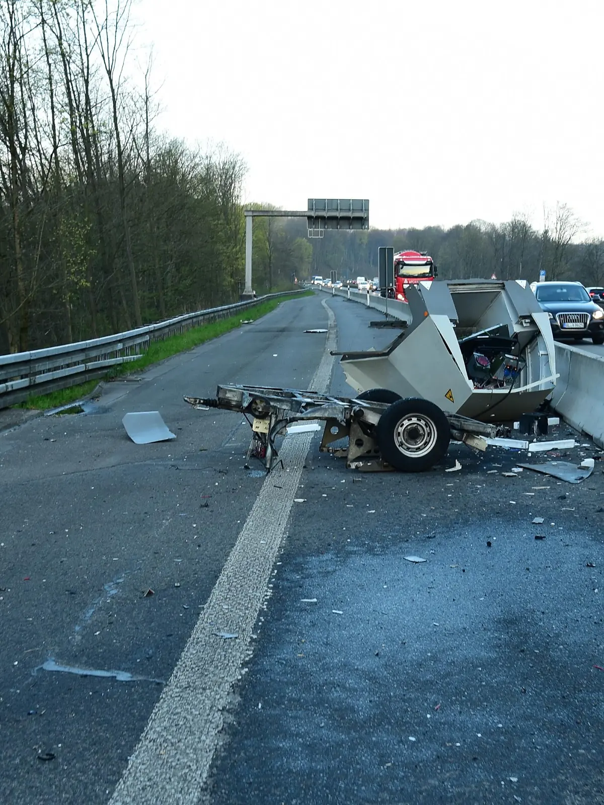 Gesprengter Geschwindigkeitsmessanhänger