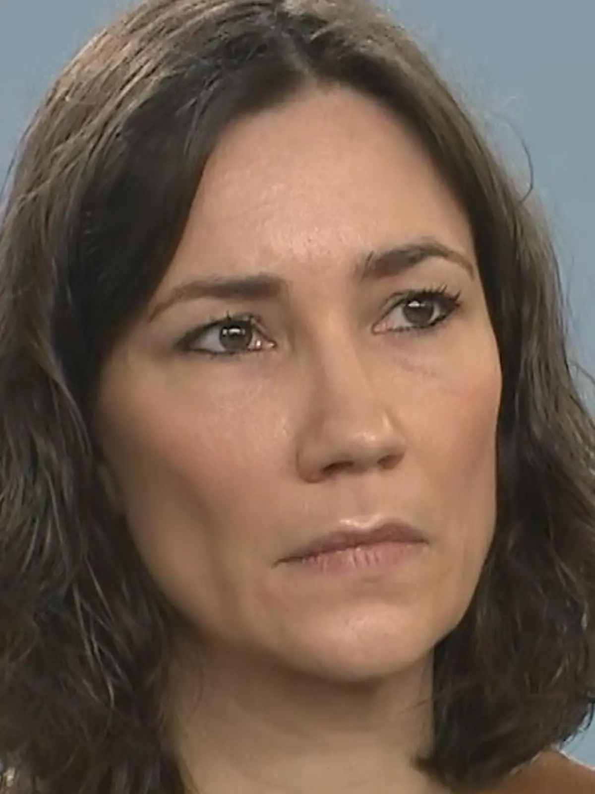Anne Spiegel gibt im Interview ihre eigenen Lügen zu und bittet um Entschuldigung dafür, dass sie zehn Tage nach der Flut für vier Wochen im Familienurlaub war. Ihre persönlichen Beweggründe erklärt sie im Video.