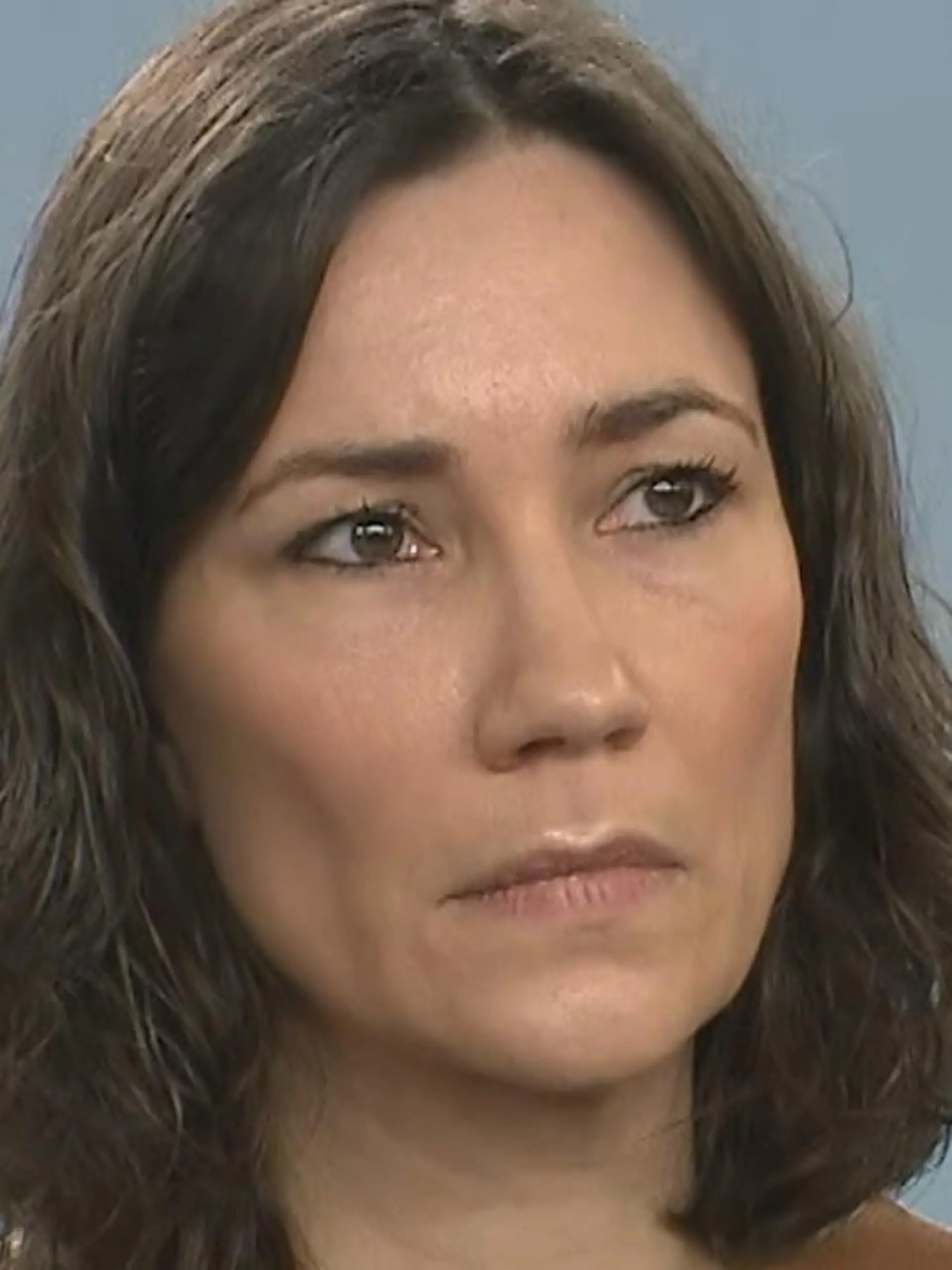 Anne Spiegel gibt im Interview ihre eigenen Lügen zu und bittet um Entschuldigung dafür, dass sie zehn Tage nach der Flut für vier Wochen im Familienurlaub war. Ihre persönlichen Beweggründe erklärt sie im Video.