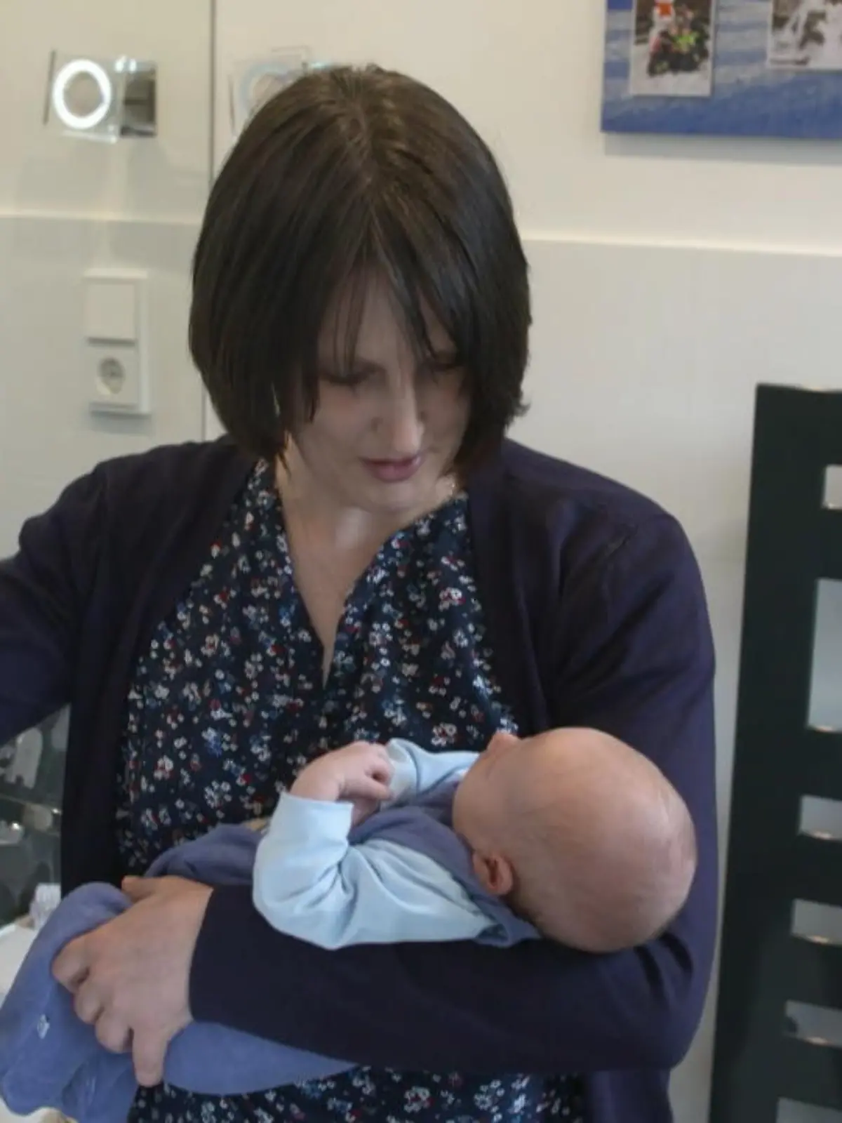 Blitz-Geburt im Gäste-WC. Der kleine Lias Noah hat es so eilig, dass er Mama Sabrina B. auf der Gästetoilette überrascht.