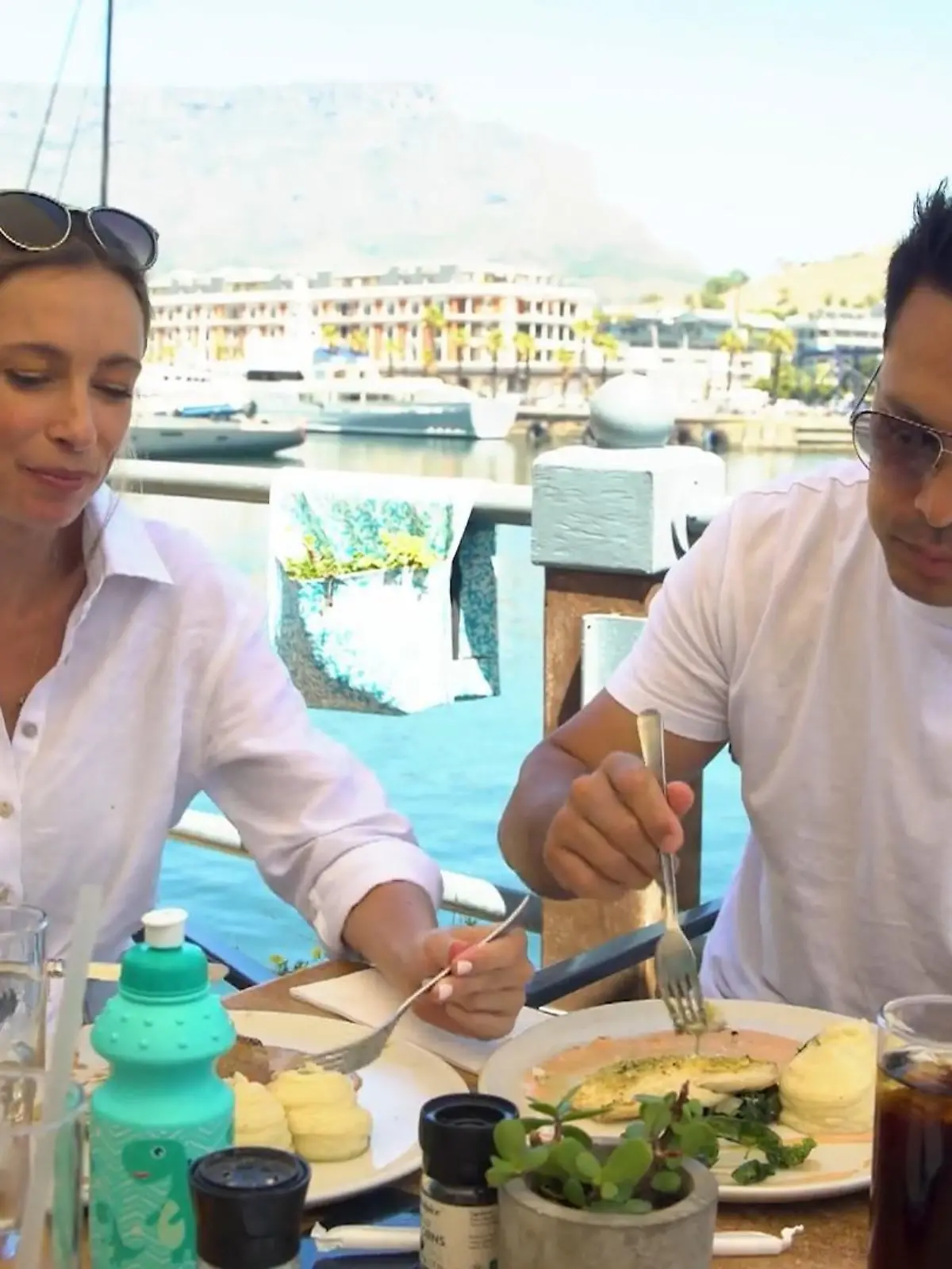 Bild zu: "Nadja und Thaamir sind seit drei Jahren ein Paar und sich dennoch uneinig."
