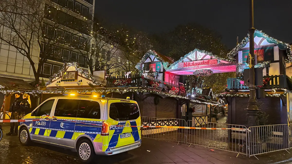 Weihnachtsmarkt am Rudolfplatz in Köln