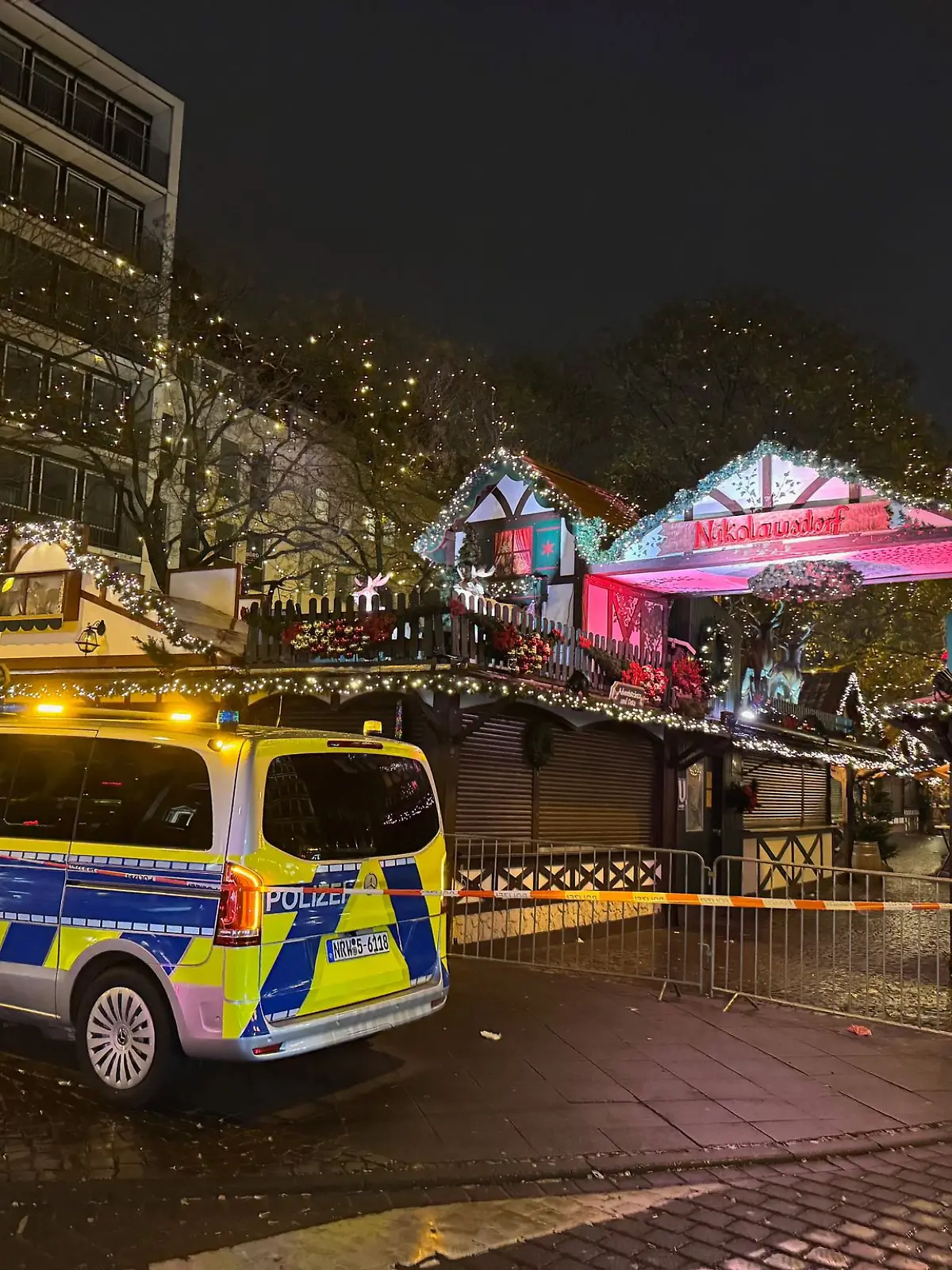 Weihnachtsmarkt am Rudolfplatz in Köln