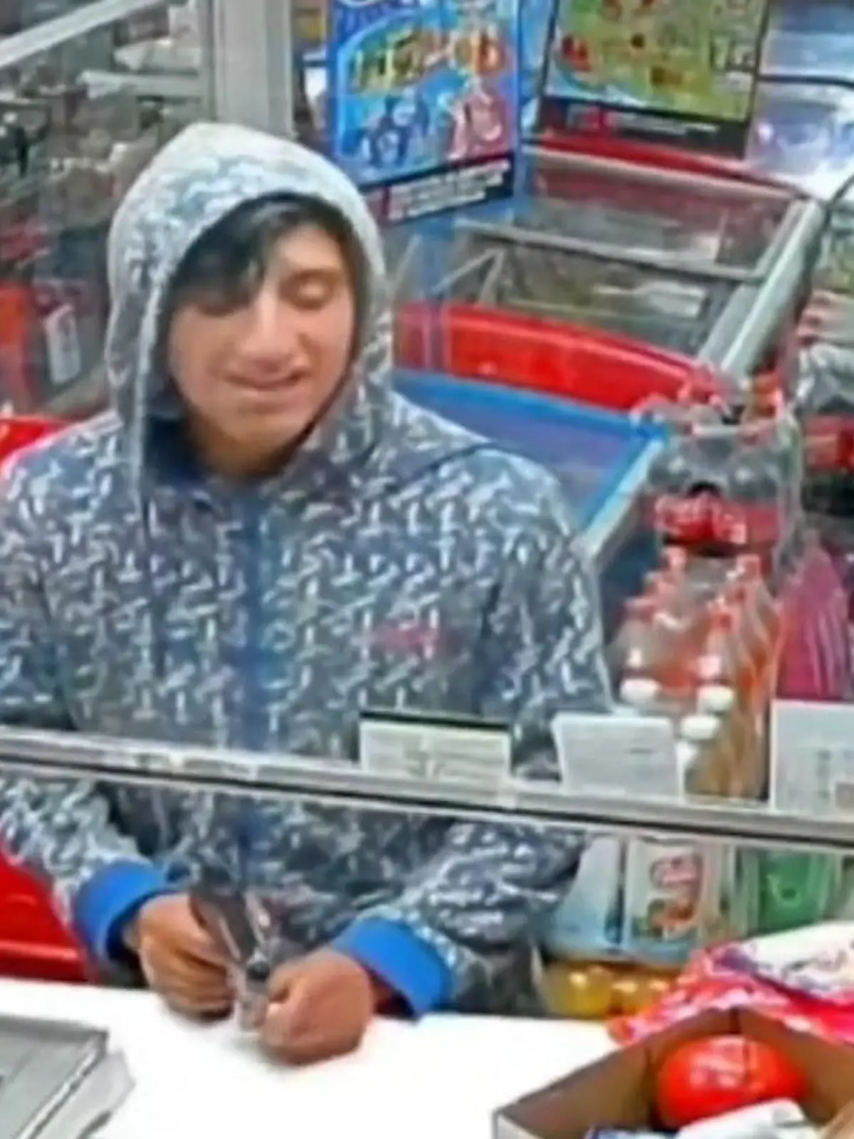 Bild zu: "Räuber bedroht Verkäuferin mit Waffe – diese Frage bringt ihn aus der Fassung"