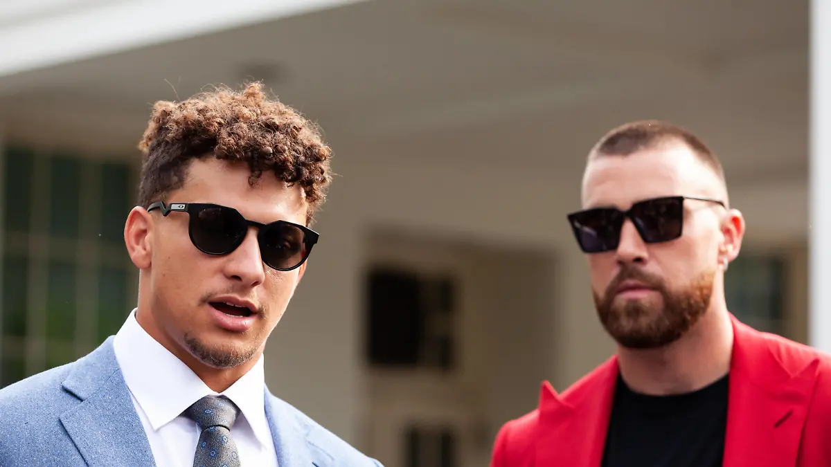 2023 Super Bowl champion Kansas City Chiefs visit White House Kansas City Chiefs quarterback Patrick Mahomes left and tight end Travis Kelce speak to reporters following a White House celebration of the teams 2023 Super Bowl championship. In a long-standing White House tradition, President Joe Biden is hosting championship-winning teams in collegiate and professional sports. Washington DC United States PUBLICATIONxNOTxINxFRA Copyright: xAllisonxBaileyx originalFilename:bailey-2023supe230605_npjov.jpg
