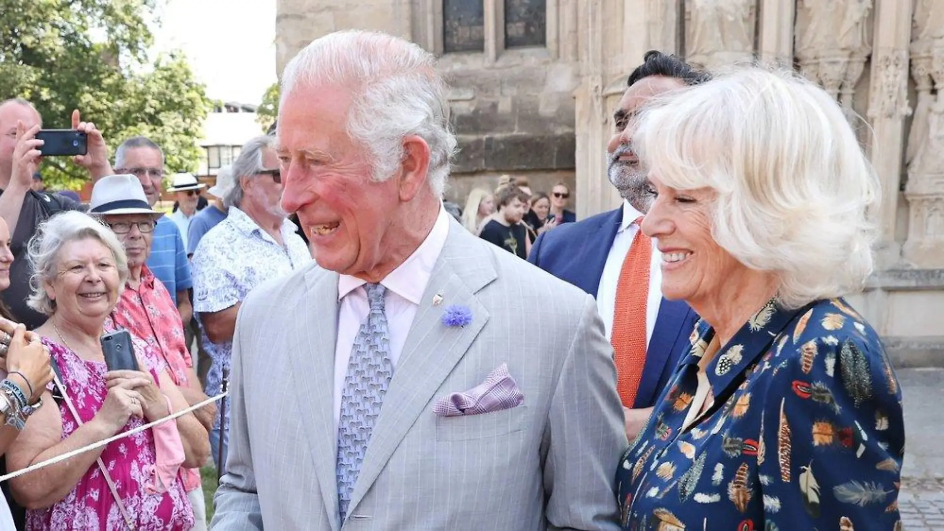 Prinz Charles und Herzogin Camilla: Gut gelaunt und ohne Maske