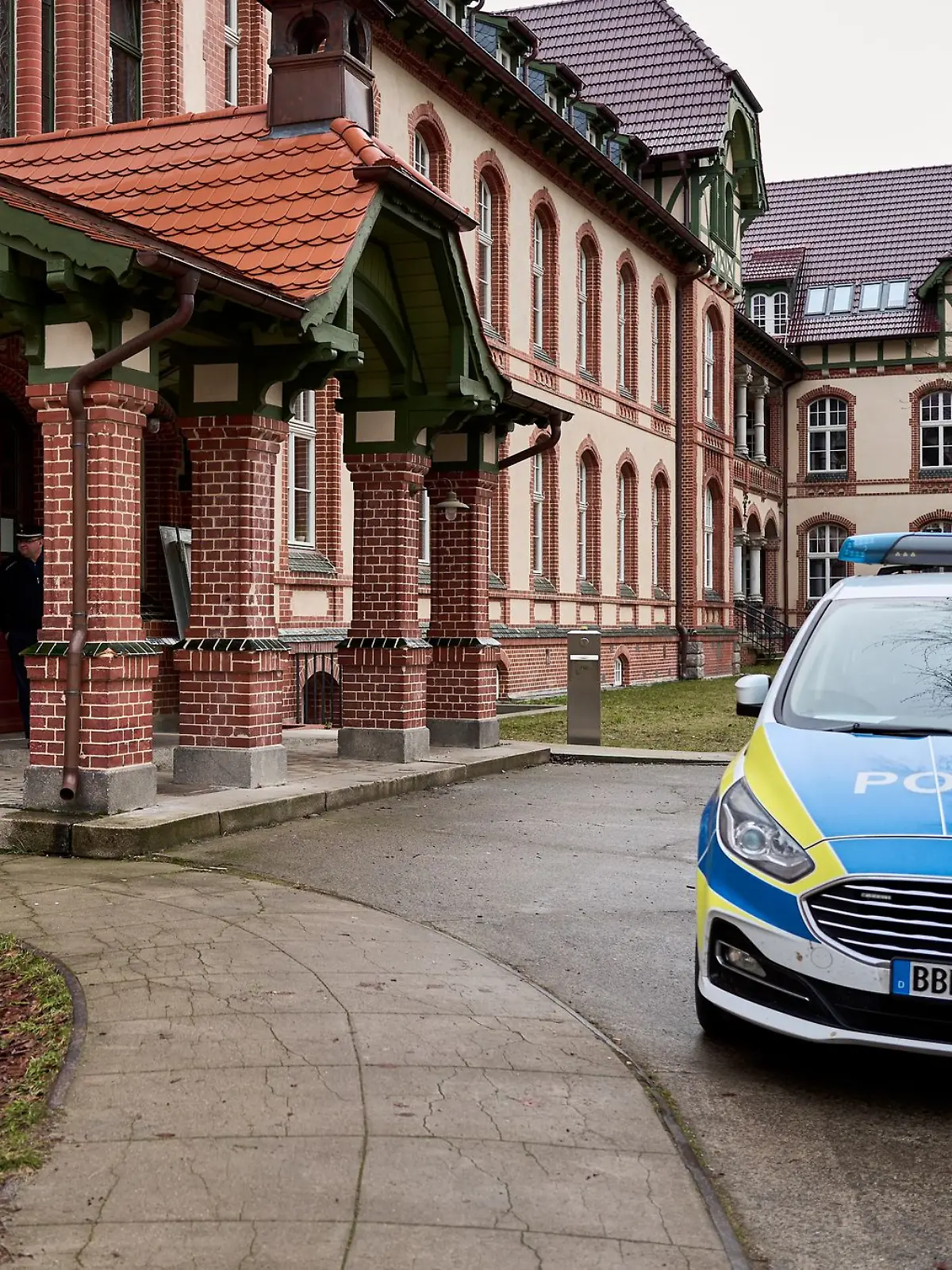 Bild zu: "Mann aus Guinea (23) ersticht CDU-Jungpolitiker (24) und versucht, auch seine Nachbarin zu ermorden"