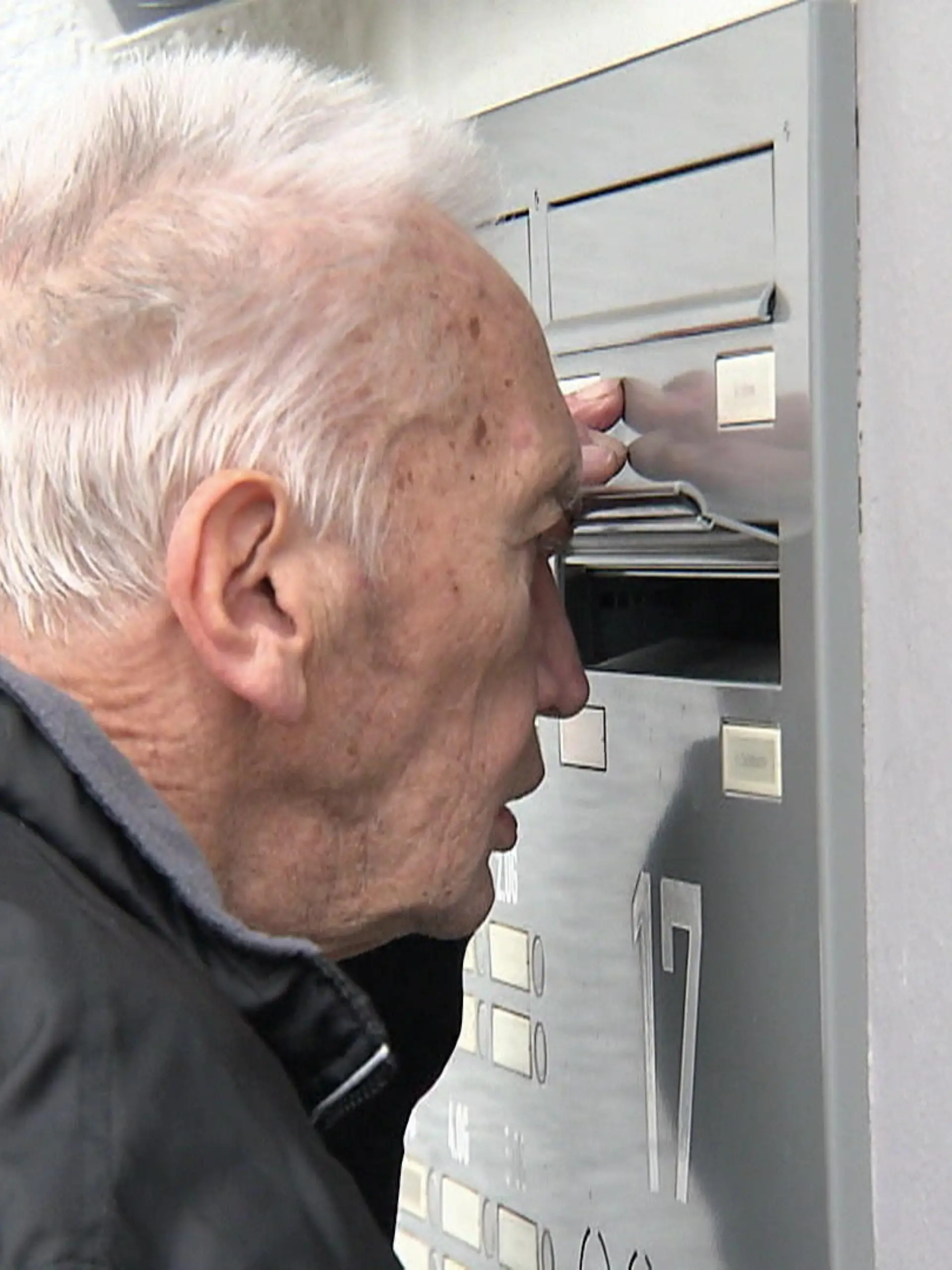Bild zu: "„Ich bekomme seit Monaten keine Post” - Bei Hubert Zschetzsche (88) hagelt es Mahnungen"