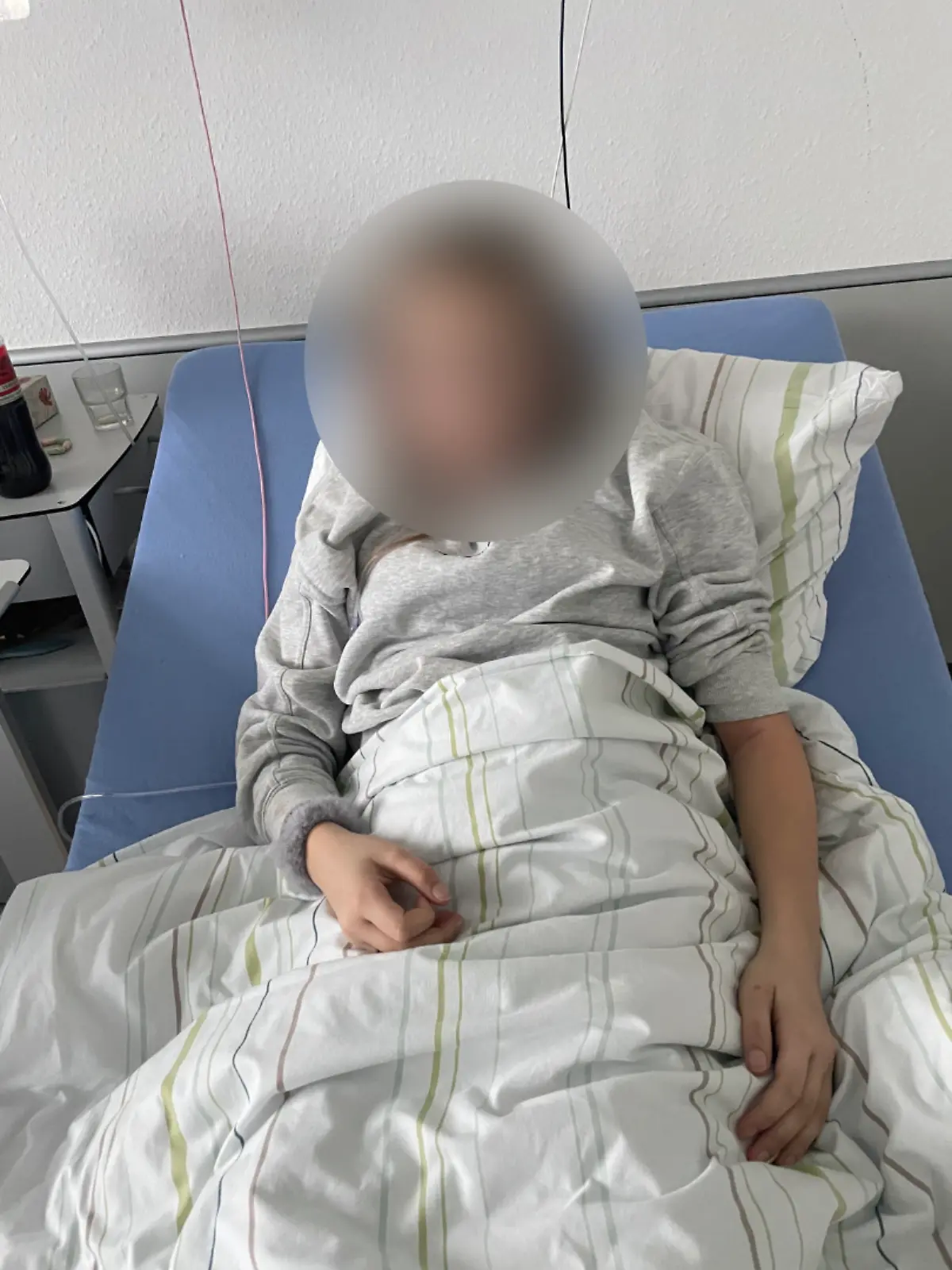 Nach dem brutalen Vorfall am Donnerstag (23. Januar) wird die 14-Jährige weiterhin im Krankenhaus behandelt. 