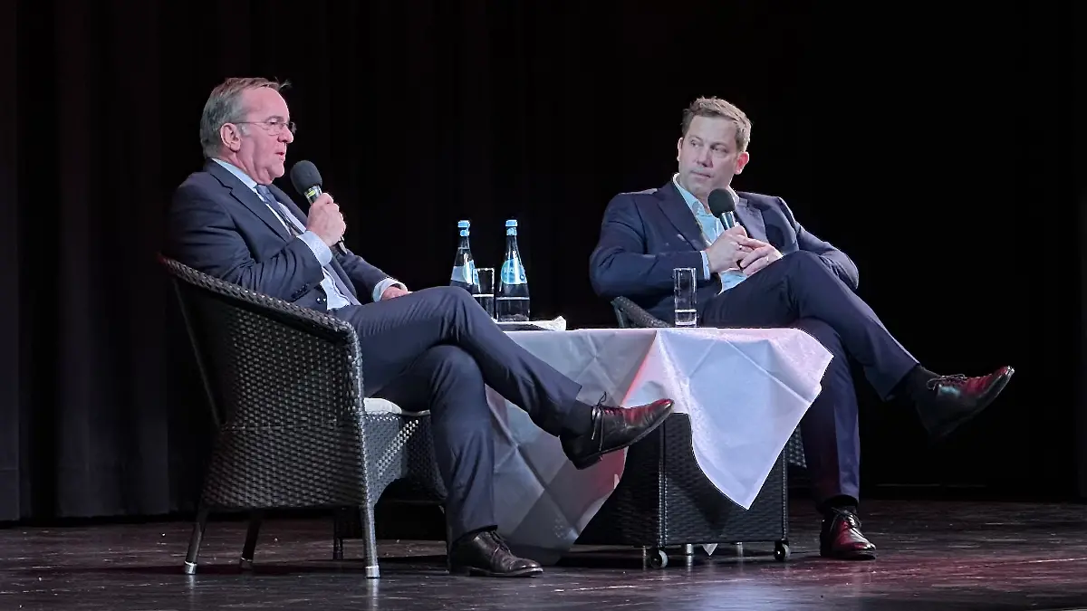 Boris Pistorius und Lars Klingbeil sprechen in der Stadthalle Walsrode über Sicherheitspolitik und präsentieren sich in Klingbeils Wahlkreis.