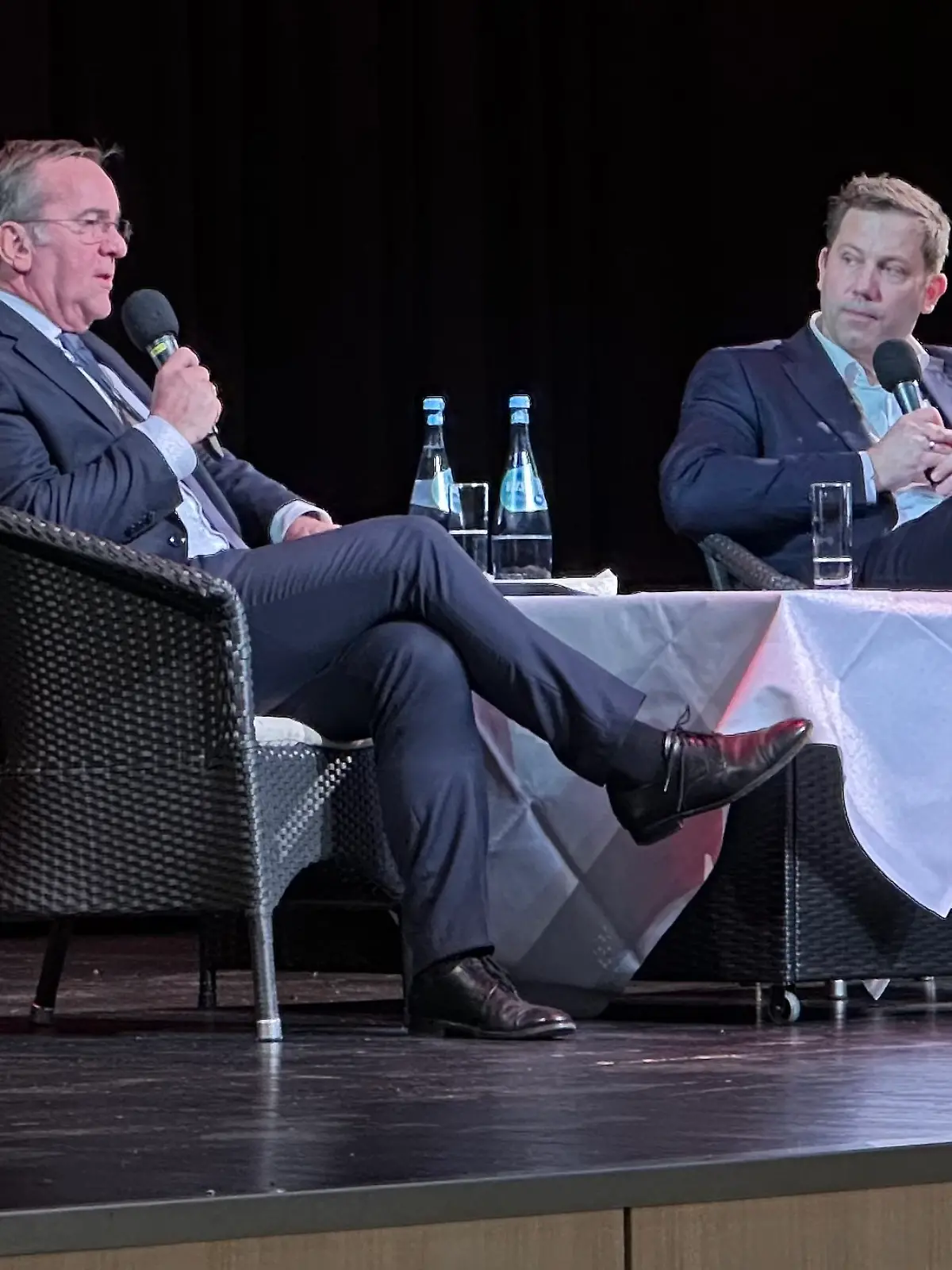 Boris Pistorius und Lars Klingbeil sprechen in der Stadthalle Walsrode über Sicherheitspolitik und präsentieren sich in Klingbeils Wahlkreis.