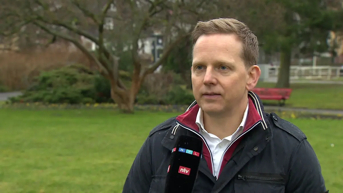 Dr. Christian Alexander von der Staatsanwaltschaft Potsdam im Gespräch mit RTL.