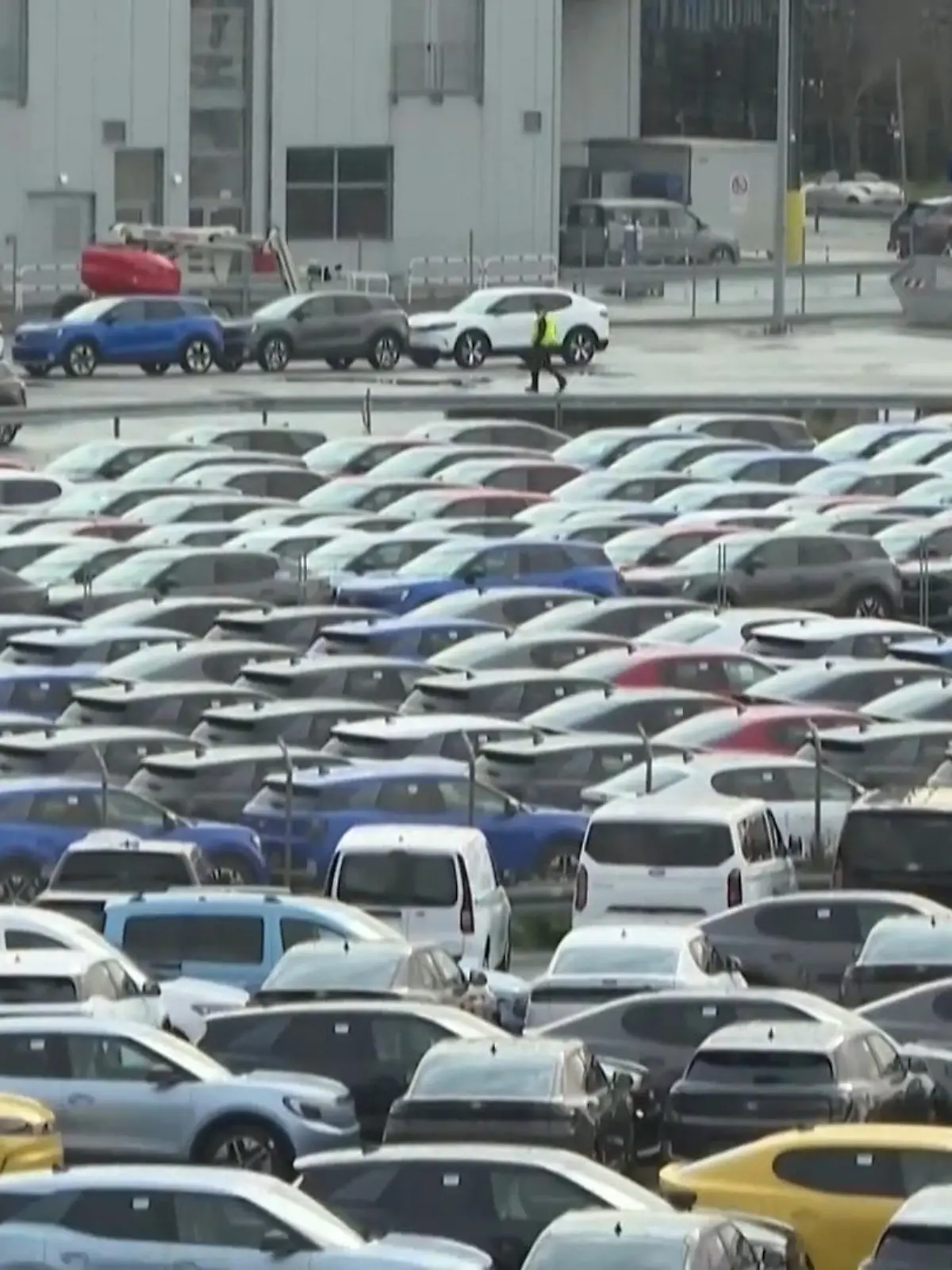 Bild zu: "Betriebsversammlung bei Ford"