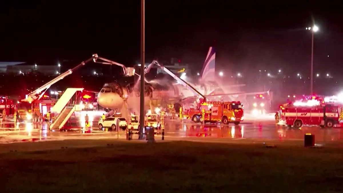 Kurz vor Start! Flieger geht plötzlich in Flammen auf 176 Passagiere an Bord