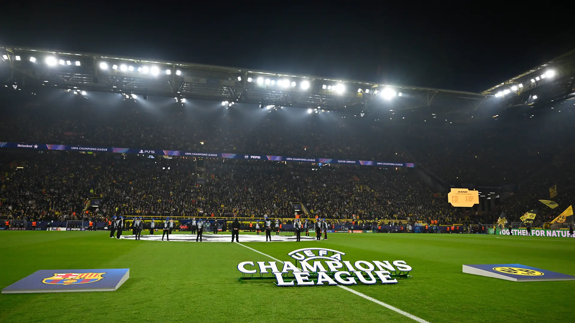 Symbolbild für die Saison 2024/25 in der Partie der Fußball Champions League zwischen Borussia Dortmund und FC Barcelona im Signal Iduna Park in Dortmund.