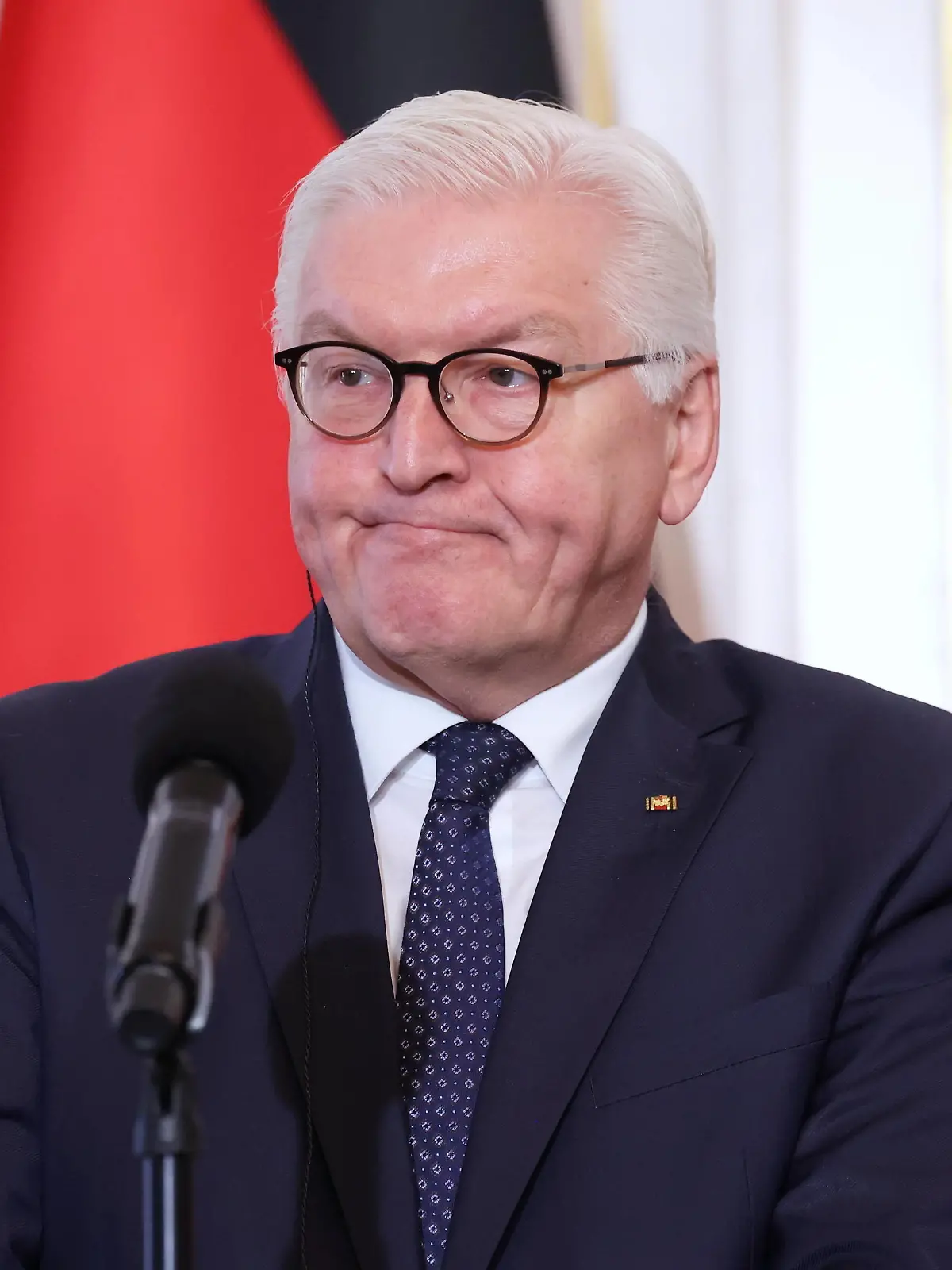  German president visits Poland Photo: Piotr Molecki/East News German president Frank-Walter Steinmeier attends a joint press conference with president of Poland Andrzej Duda not pictured after their meeting at the Belweder palace on April 12, 2022 in Warsaw, Poland. EN_01520315_0042 PUBLICATIONxNOTxINxPOL