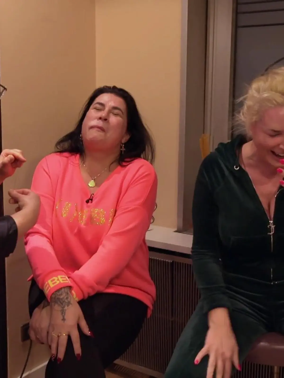 Iris Klein und Daniela Katzenberger bei der Kosmetikerin