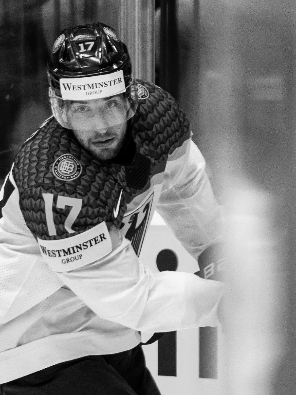 Eishockey-Spieler Tobias Eder im Trikot der deutschen Nationalmannschaft 