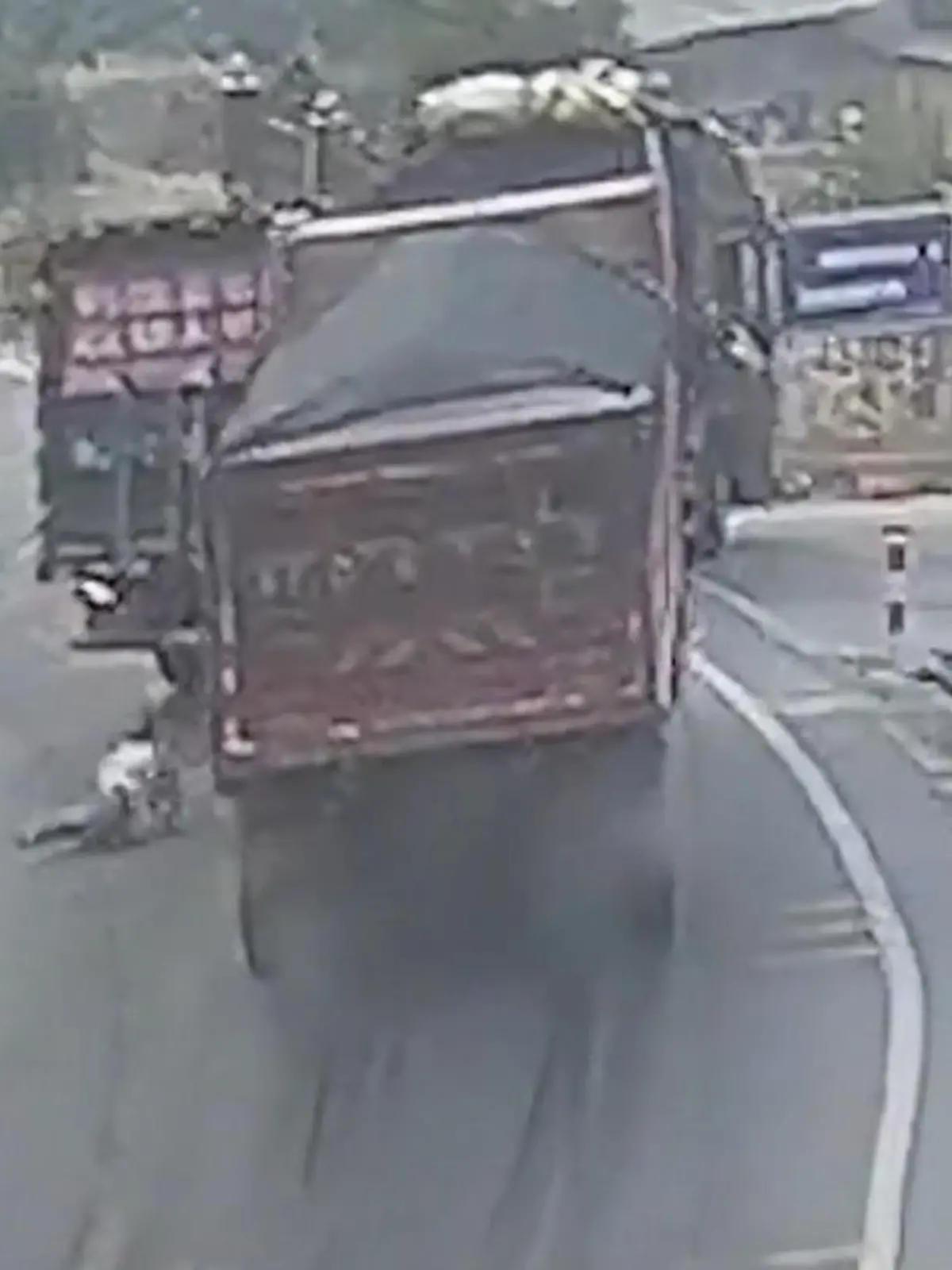 Lkw-Fahrer hechtet sich aus Fahrerhaus 