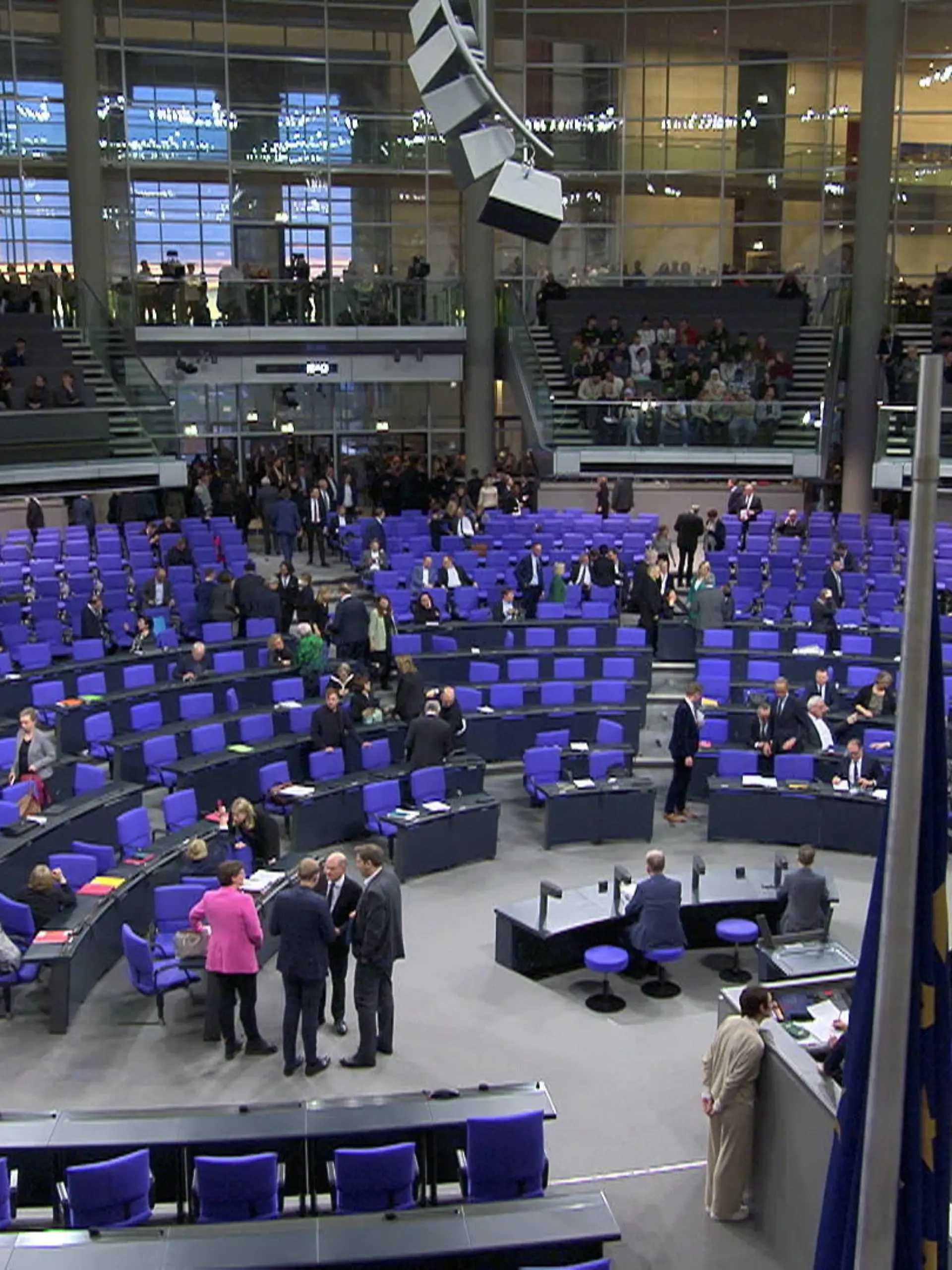 Bild zu: "Bundestag stimmt Asylplänen zu"