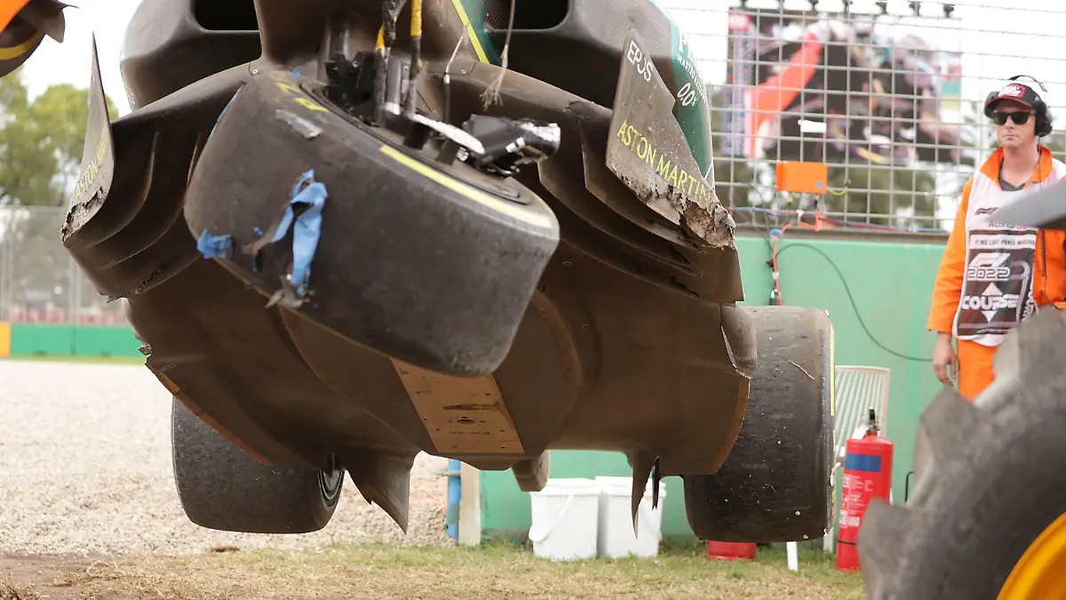 09.04.2022, Albert-Park, Melbourne, FORMULA 1 ROLEX AUSTRALIAN GRAND PRIX 2022 , im Bild Unfall von Sebastian Vettel (DEU), Aston Martin Aramco Cognizant Formula One Team