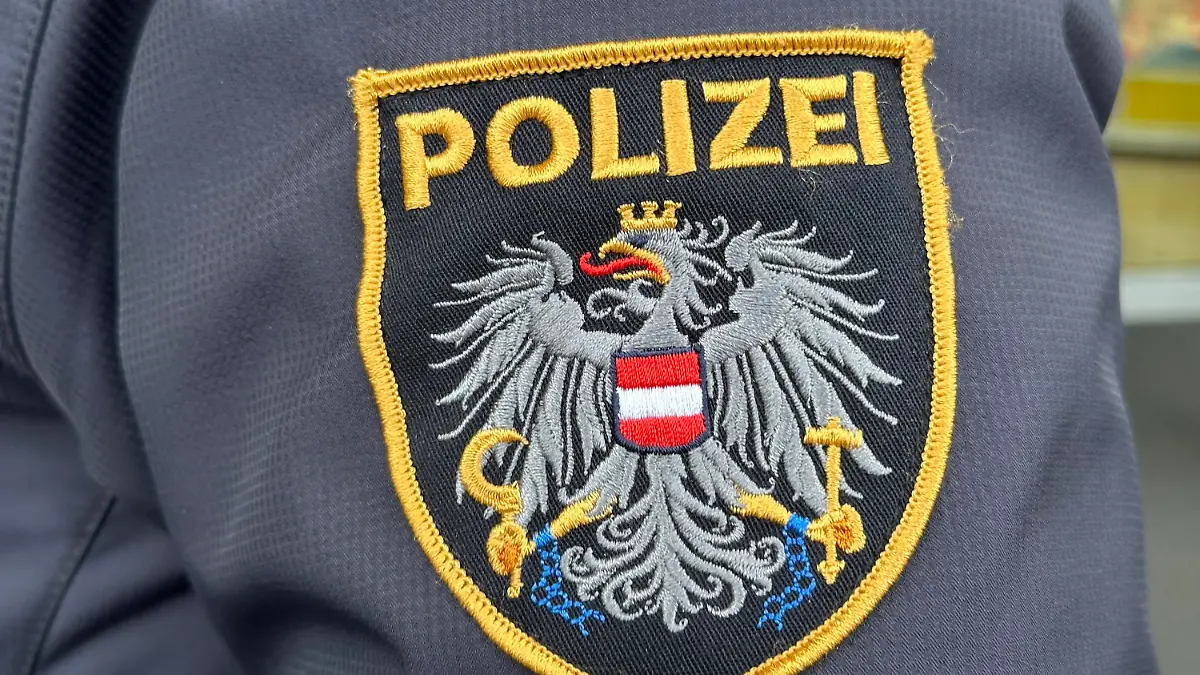 Österreich: Frau vor Grab ihres Mannes niedergestochen