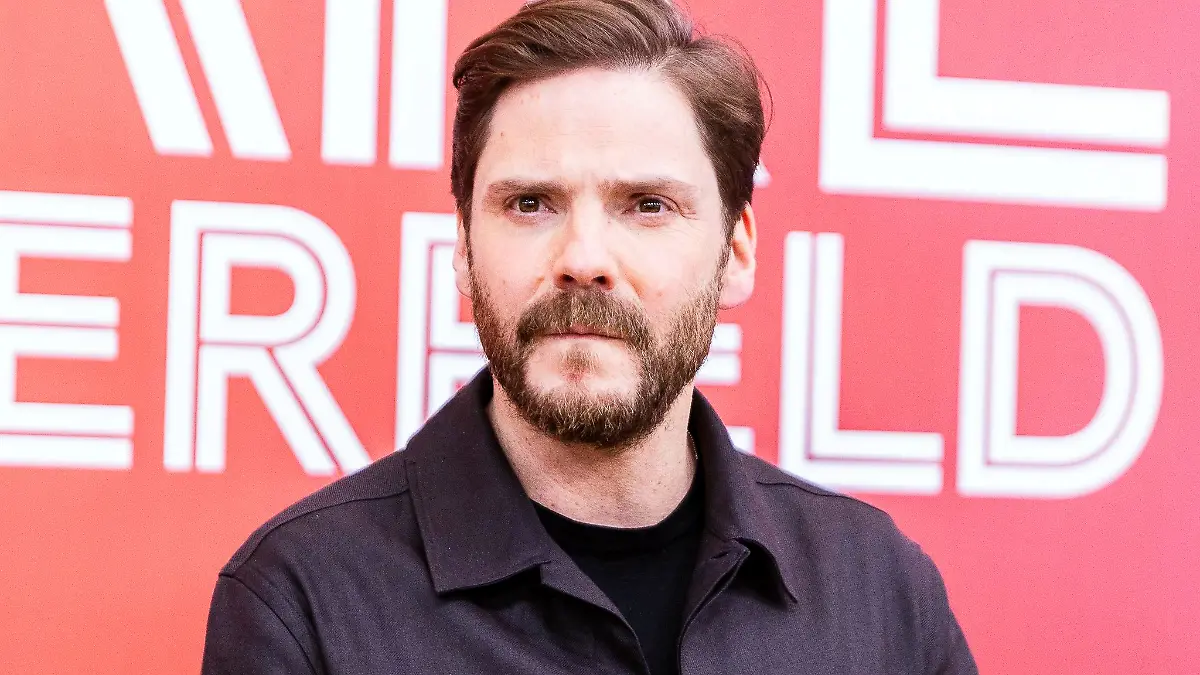 Daniel Brühl gehört zu den zahlreichen Prominenten, die einen offenen Brief an CDU-Chef Friedrich Merz, die Abgeordneten von Union, FDP und BSW verfasst haben. (Archivbild)