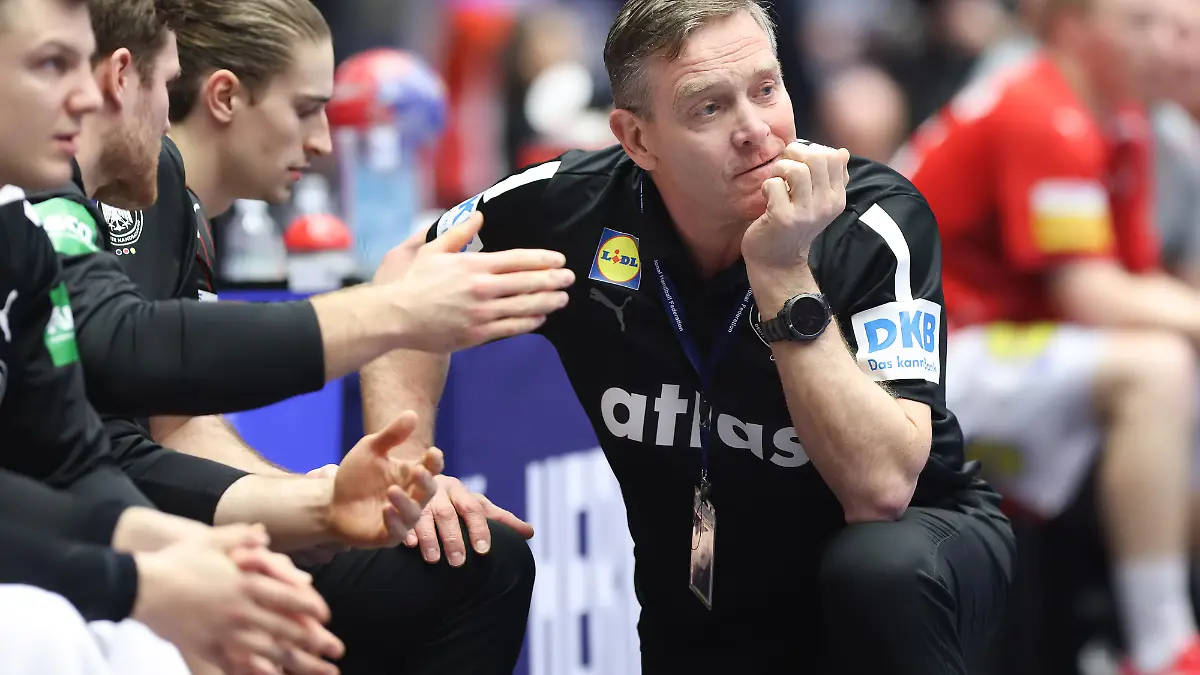 Vielleicht etwas nachdenklicher als sonst: Handball-Bundestrainer Alfred Gislason während des WM-Spiels gegen Dänemark am 21. Januar 2025