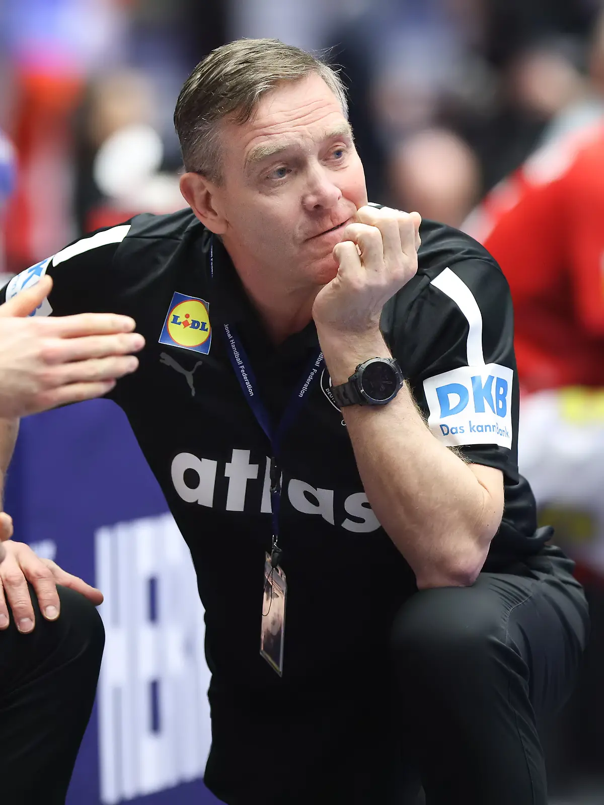 Vielleicht etwas nachdenklicher als sonst: Handball-Bundestrainer Alfred Gislason während des WM-Spiels gegen Dänemark am 21. Januar 2025
