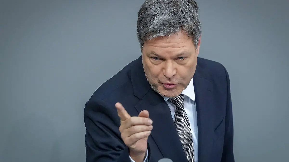 Kanzlerkandidat Robert Habeck (Grüne) wirft der Union Wortbruch vor.
